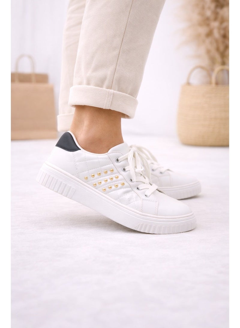 شوز كوتش حريمي و بناتي أبيض سنيكرز ترندي سبور، تصميم مريح بتفاصيل استرس ذهبي، مناسب للوك الكاجوال اليومي والمشاوير واللبس العملي كود 5001 - Image 3